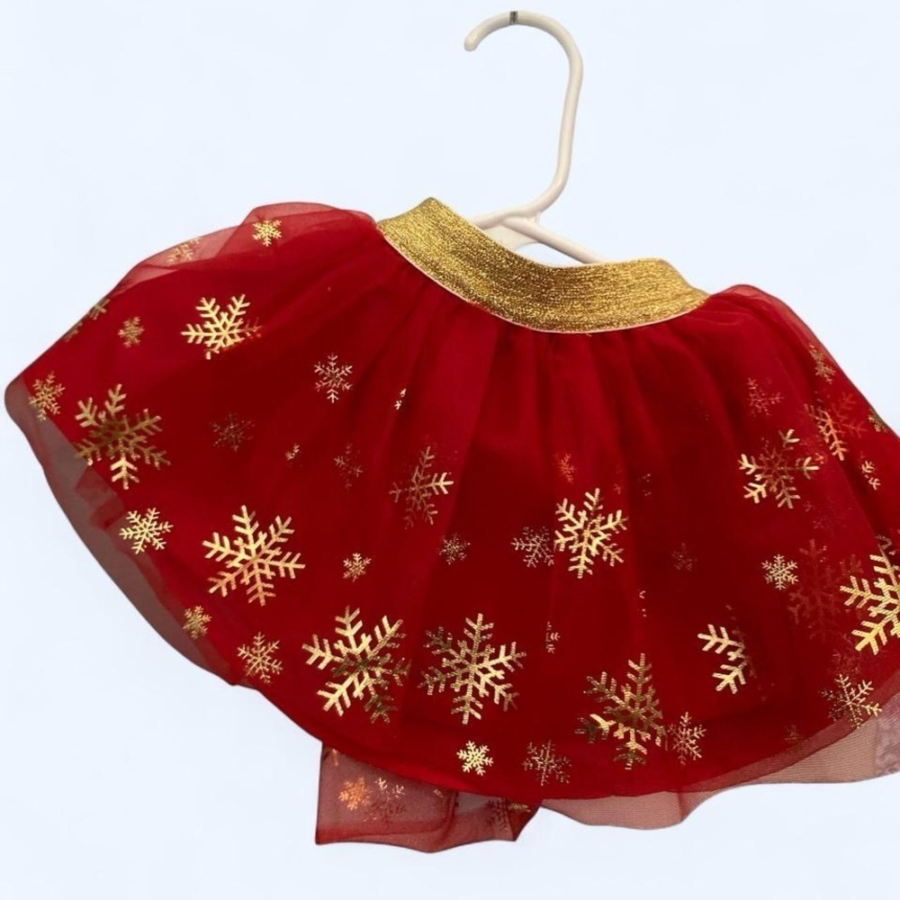 Red and gold snowflake tulle skirt #winterfashion Holiday Time 3-6mos